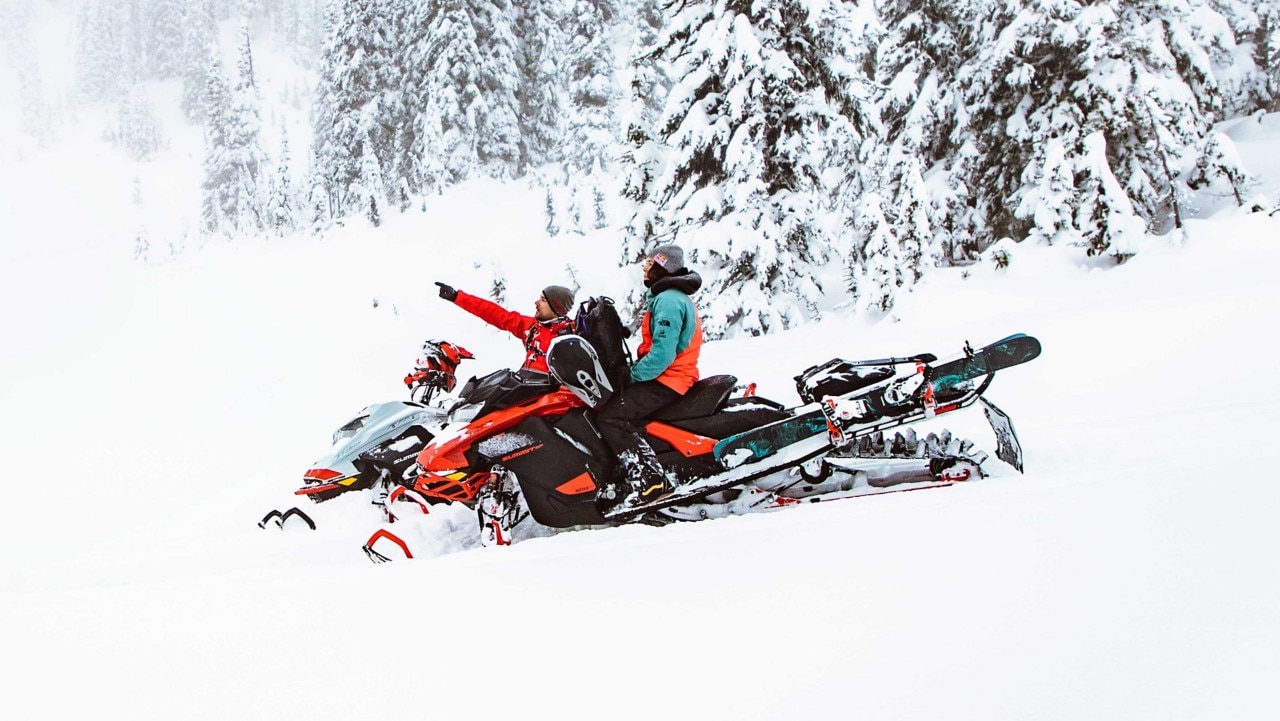 2 riders during an Avalanche Class