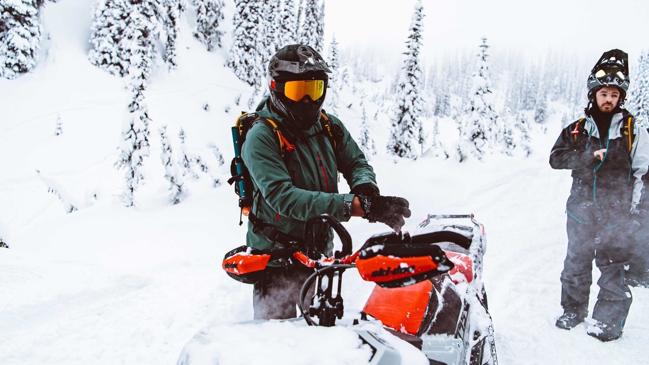 2 riders preparing a Ski-Doo ride