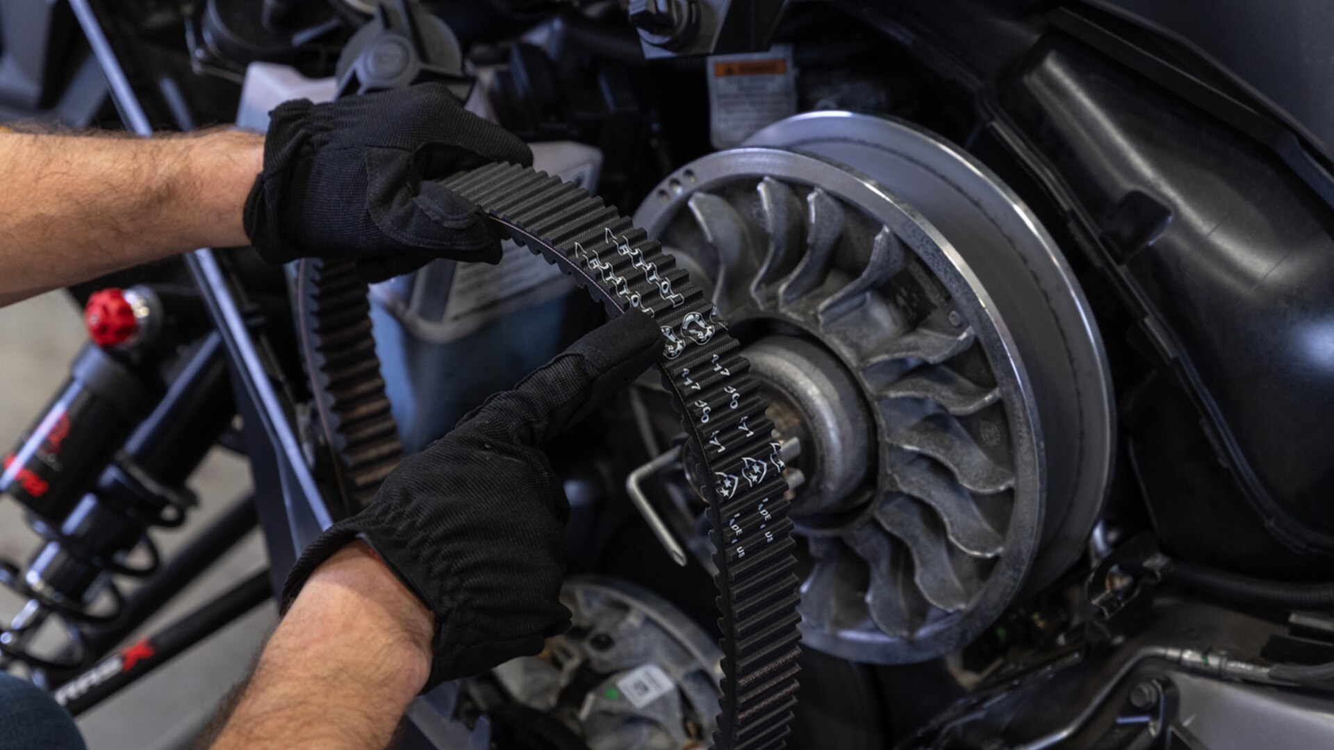 How to replace a CVT belt on my snowmobile? SkiDoo