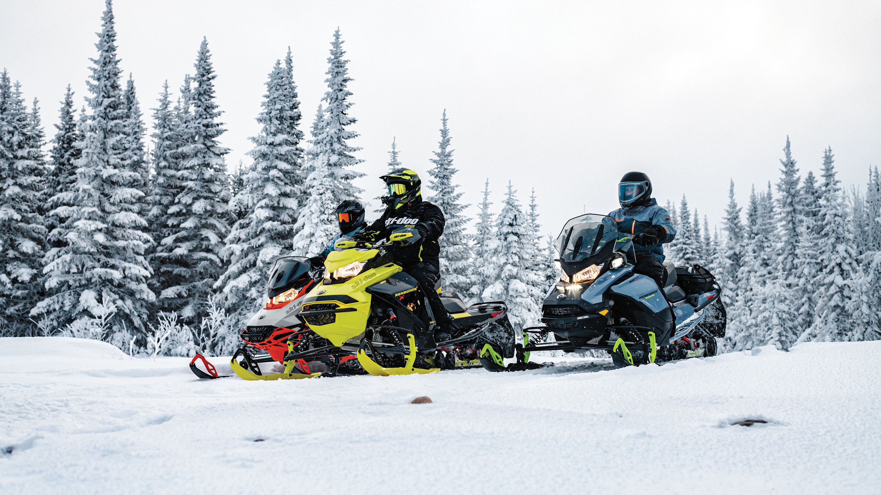 Groupe of riders on their Ski-doo Snowmobiles
