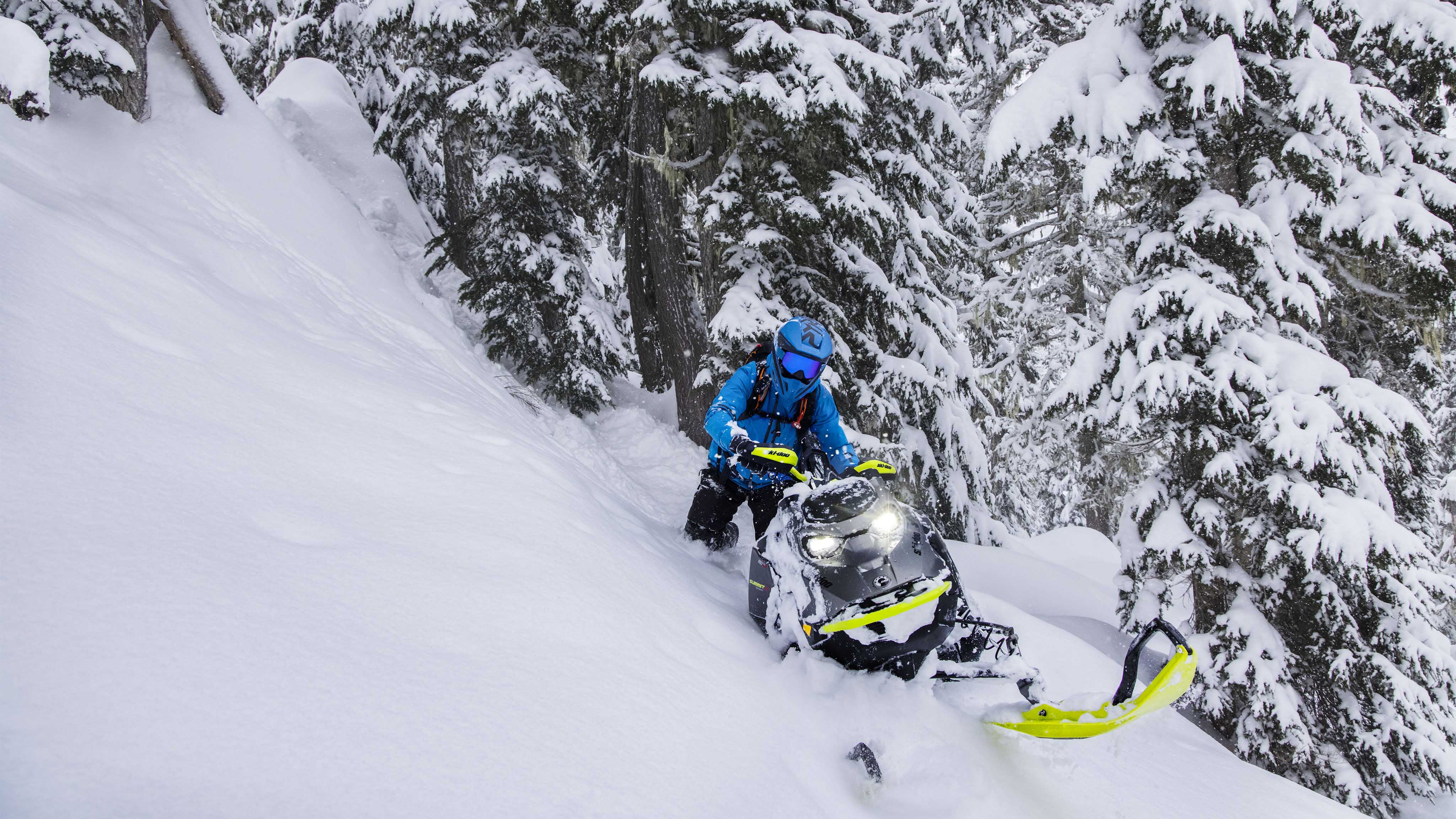 2023 Ski-Doo Summit riding in Deep-Snow