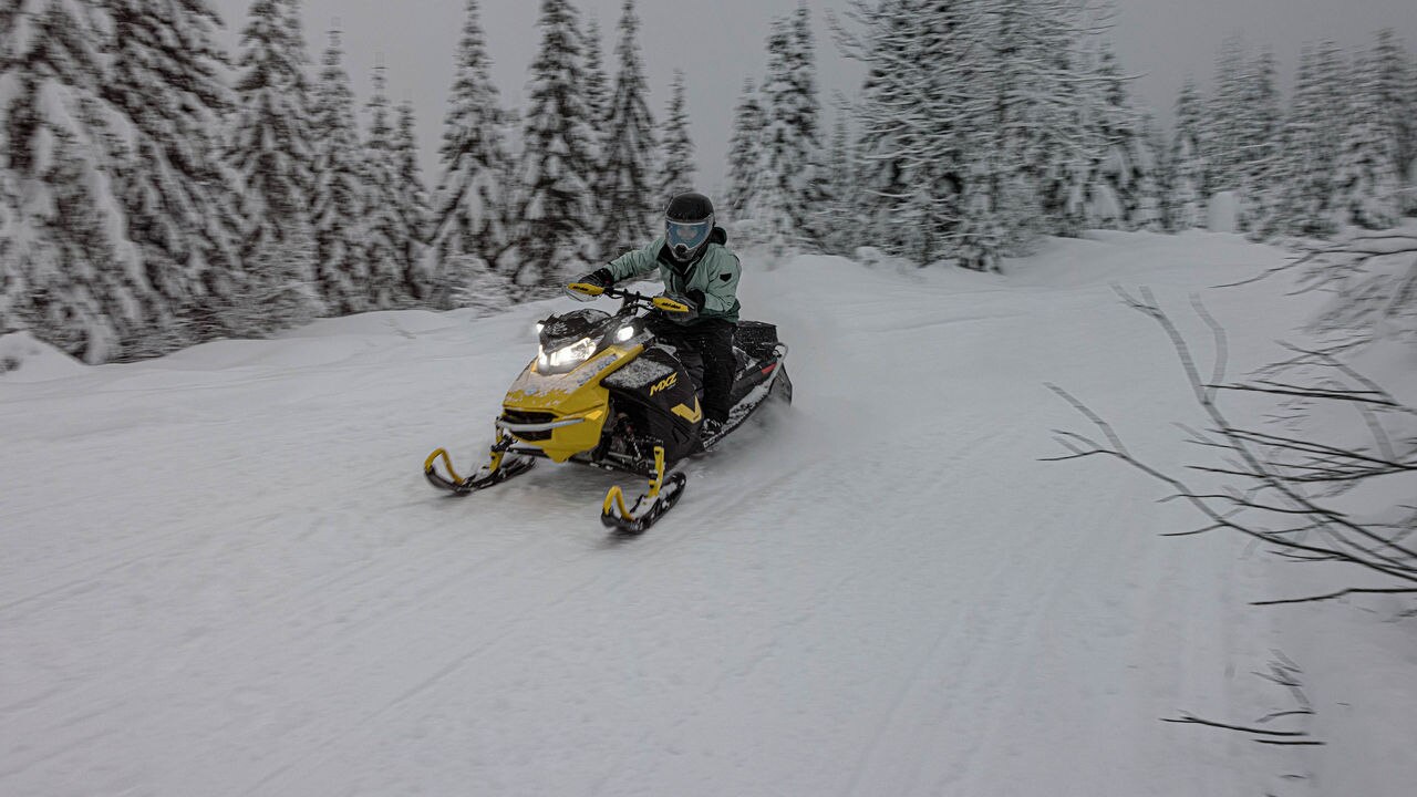 2025 Ski-Doo MXZ NEO - Intermediate Trail snowmobile