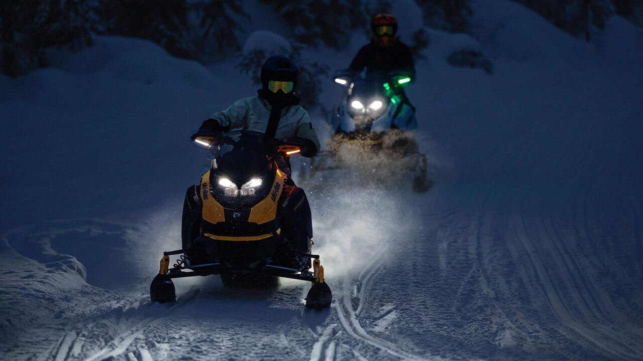 スノーモービルライディングのアクセサリー&ギア - Ski-Doo スノーモービルライディングのアクセサリー&ギア - Ski-Doo
