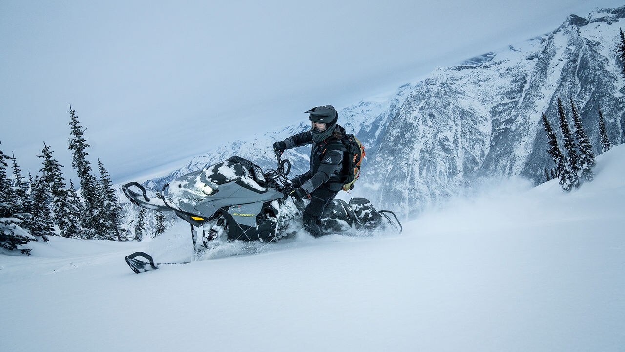 2025 Ski-Doo Deep-Snow スノーモービルラインアップ