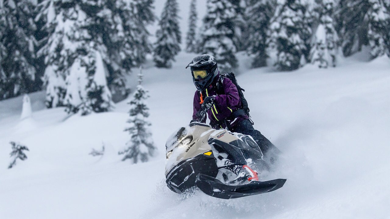 2025 Ski-Doo Deep-Snow スノーモービルラインアップ