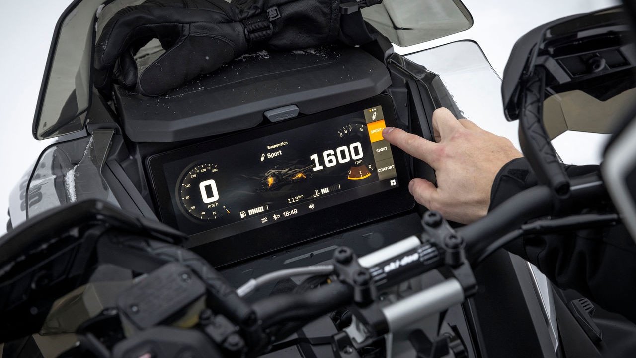 BRP Connect搭載の10.25インチカラータッチスクリーン BRP Connect搭載の10.25インチカラータッチスクリーン