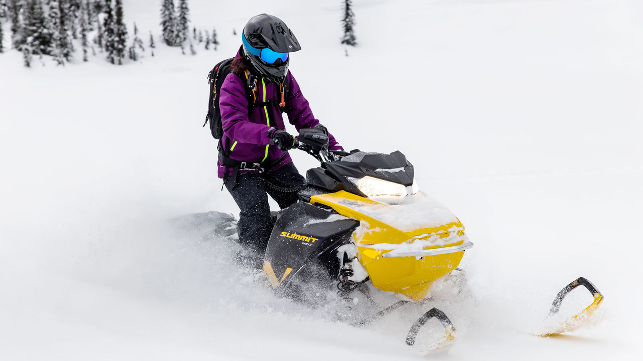 新スノーモービルプラットフォーム：次世代Rev - Ski-Doo